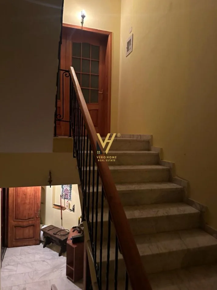 Tirane, jepet me qera Vile 3 Katshe Kati 0, 723 m² 5.000 € (SELITE)