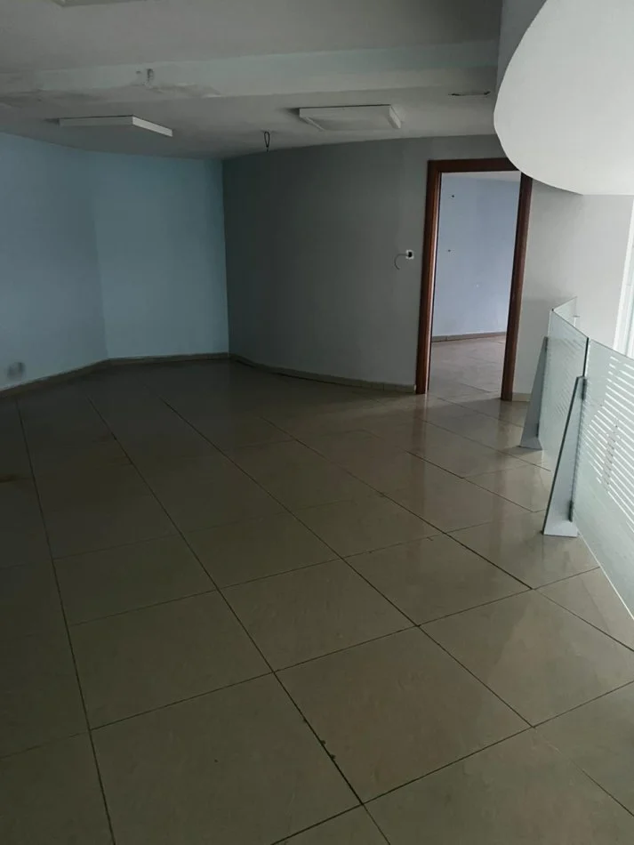 Durres, jepet me qera ambjent biznesi Kati 2, 220 m² 2.300 € (Shkozet)