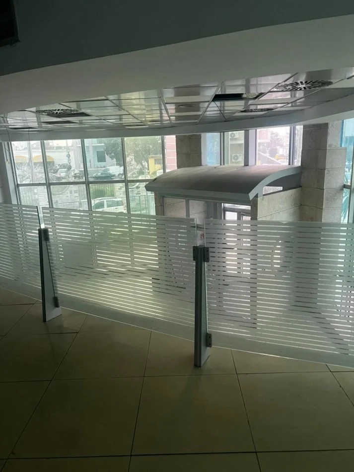 Durres, jepet me qera ambjent biznesi Kati 2, 220 m² 2.300 € (Shkozet)