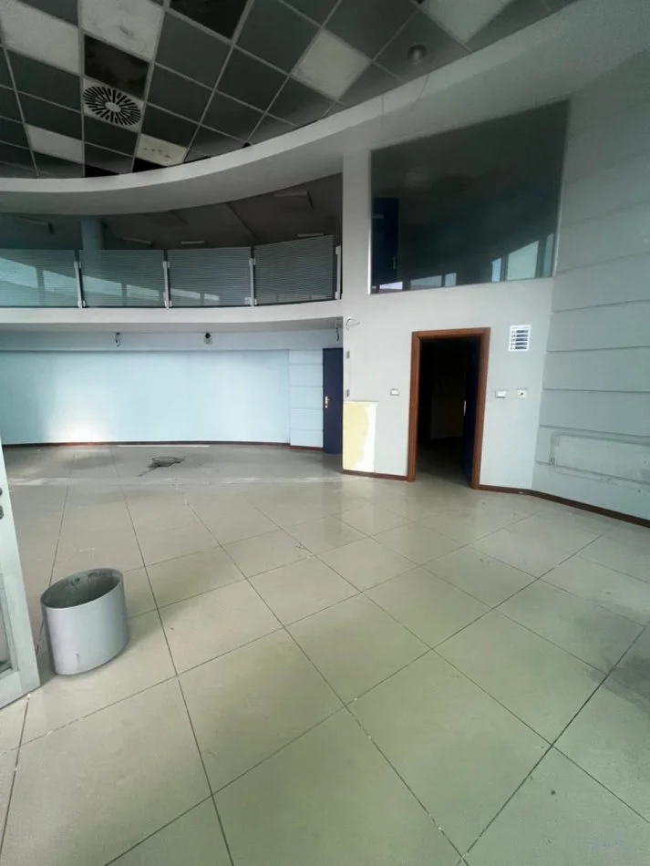 Durres, jepet me qera ambjent biznesi Kati 2, 220 m² 2.300 € (Shkozet)