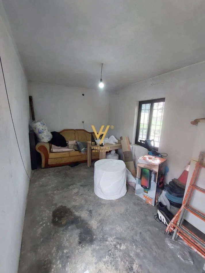 Tirane, jepet me qera toke , 600 m² (RRUGA E BURGUT)