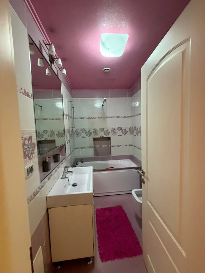 Tirane, jepet me qera apartament 3+1+Ballkon Kati 8, 153 m² 800 € (Astir)