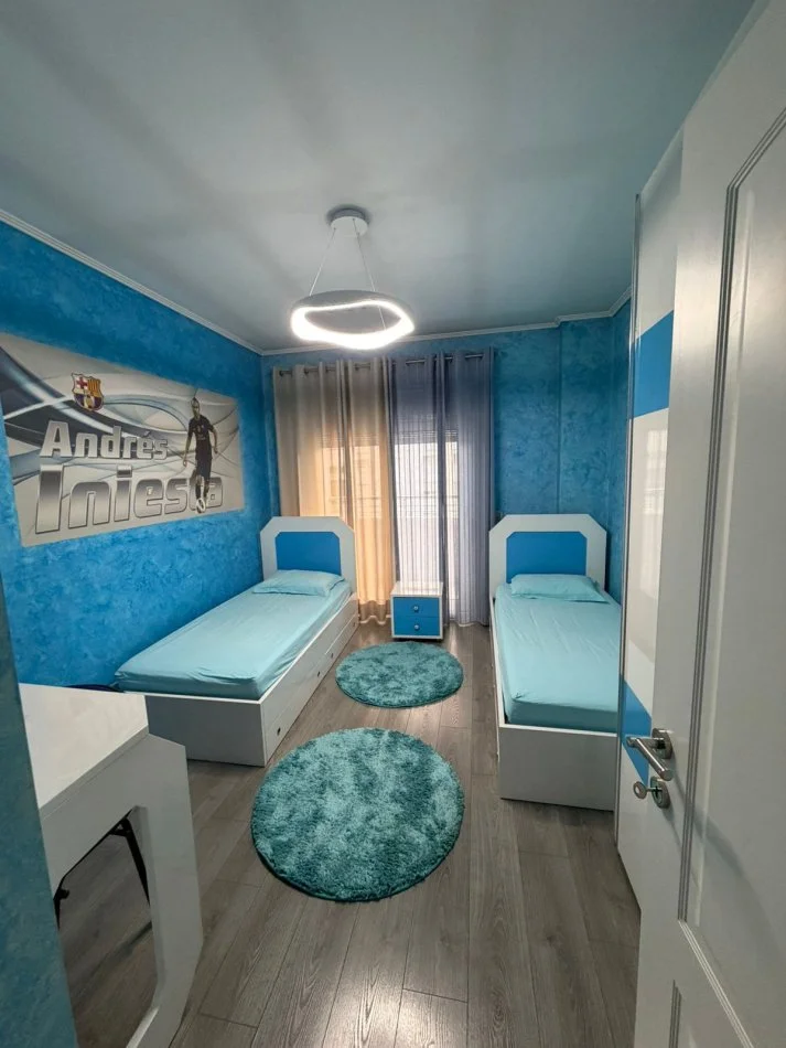 Tirane, jepet me qera apartament 3+1+Ballkon Kati 8, 153 m² 800 € (Astir)