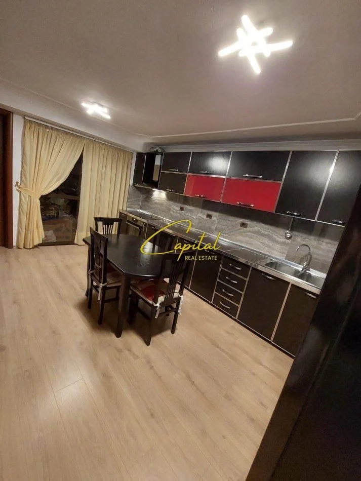 Tirane, jepet me qera apartament 2+1 Kati 5, 100 m² 800 € (MYSLYM SHYRI)