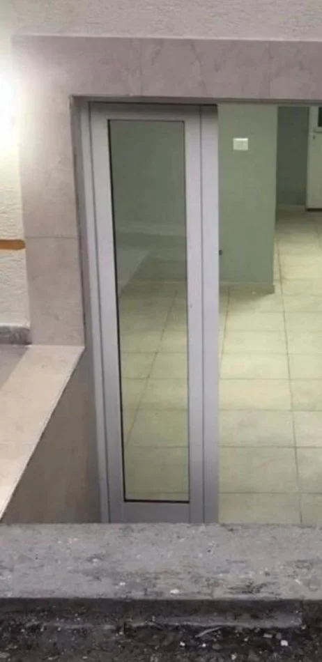 Tirane, shitet dyqan Kati 0, 31 m² 118.000 € (VASIL SHANTO)