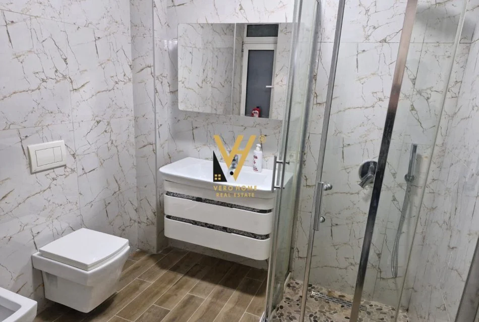 Tirane, shitet apartament 2+1+Ballkon Kati 4, 132 m² 219.000 € (PORCELAN)