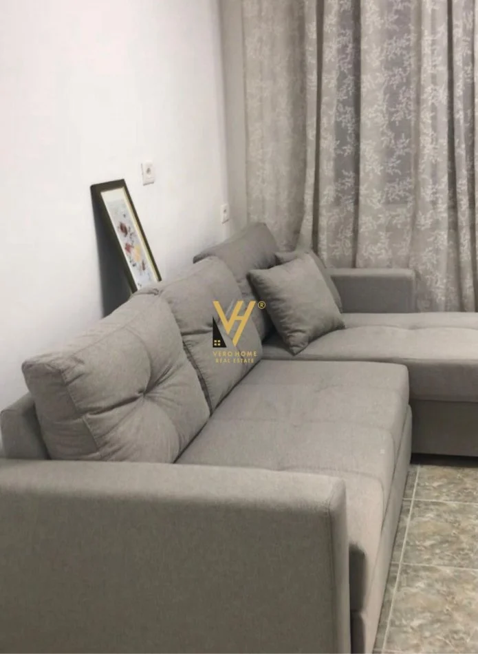 Tirane, jepet me qera apartament 2+1+Ballkon Kati 4, 80 m² 570 € (RRUGA E DIBRES)