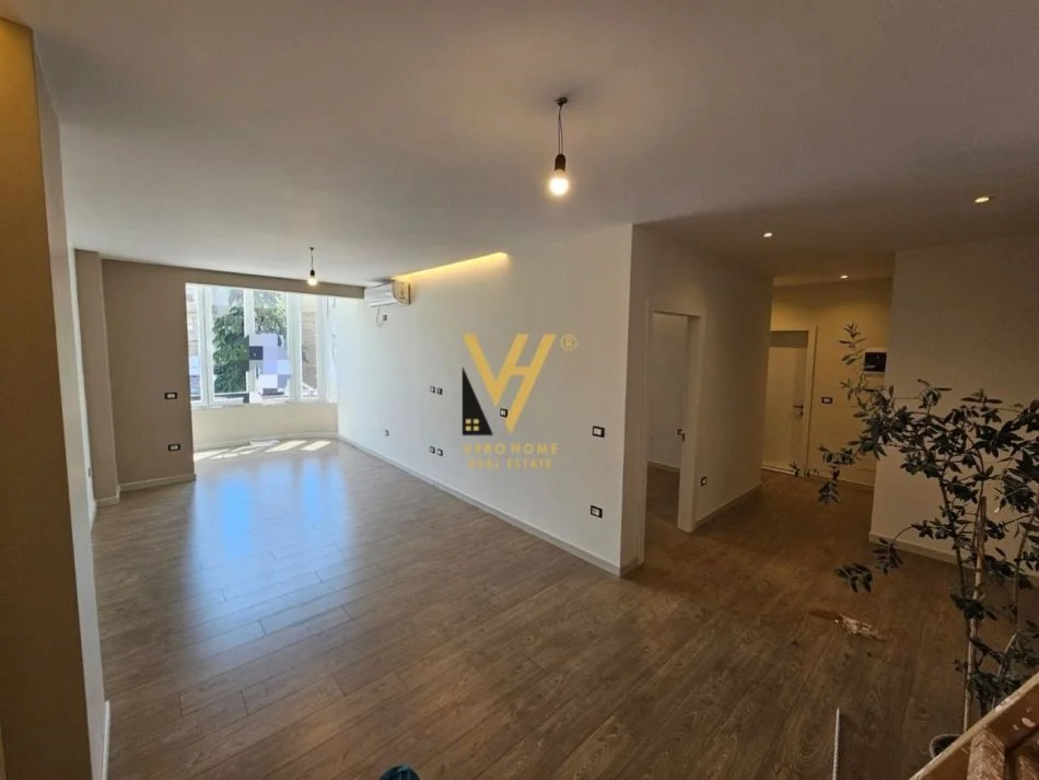 Tirane, shitet apartament + garsoniere 2+1+Ballkon Kati 2, 128 m² 300.000 € (ZOGU I ZI)