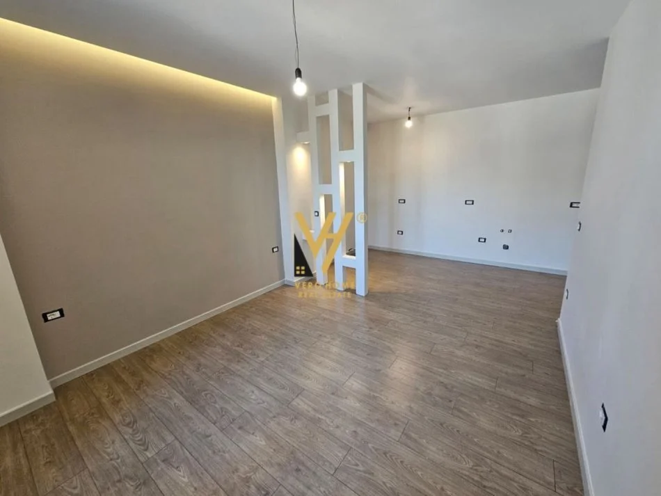 Tirane, shitet apartament + garsoniere 2+1+Ballkon Kati 2, 128 m² 300.000 € (ZOGU I ZI)