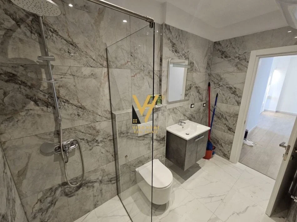 Tirane, shitet apartament + garsoniere 2+1+Ballkon Kati 2, 128 m² 300.000 € (ZOGU I ZI)