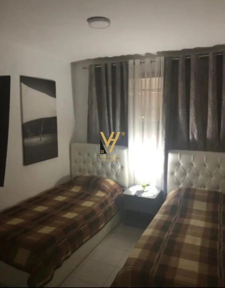 Tirane, jepet me qera apartament 2+1+Ballkon Kati 1, 80 m² 770 € (RRUGA MUHAMET GJOLLESHA)