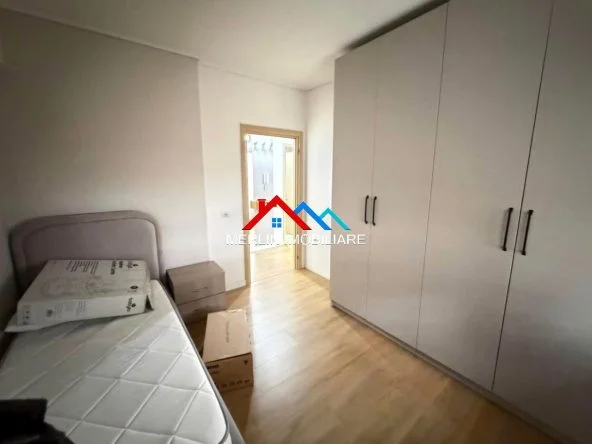 Tirane, jepet me qera apartament 2+1+Ballkon Kati 2, 90 m² 700 € (RRUGA SHYQYRI BRARI,KOPSHTI ZOOLOGJIK)