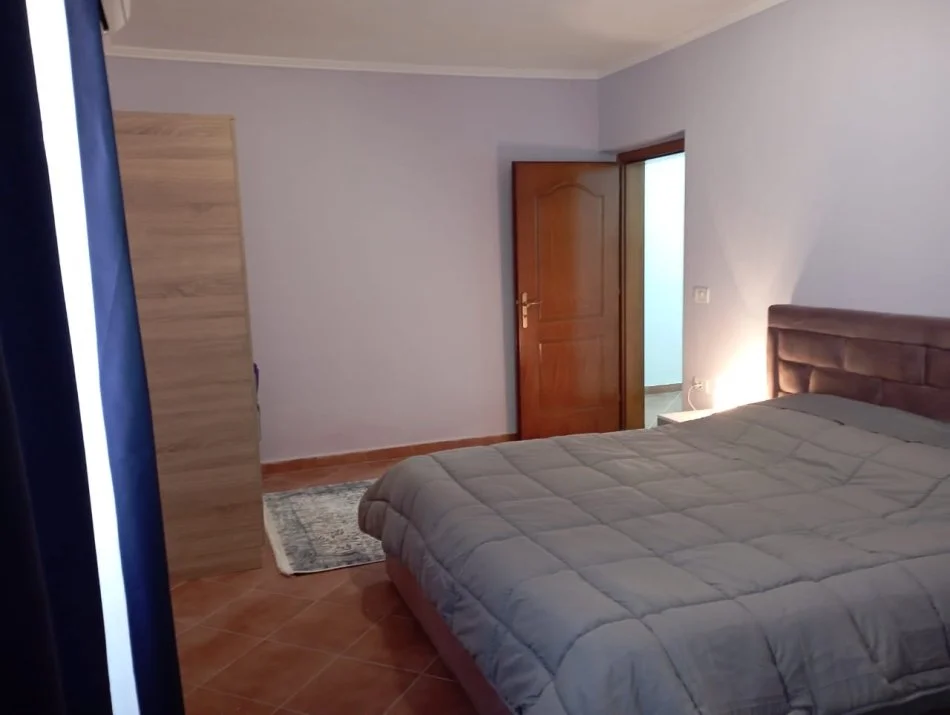 Tirane, jepet me qera apartament 1+1 , 60 m² 500 € (Mine Peza)