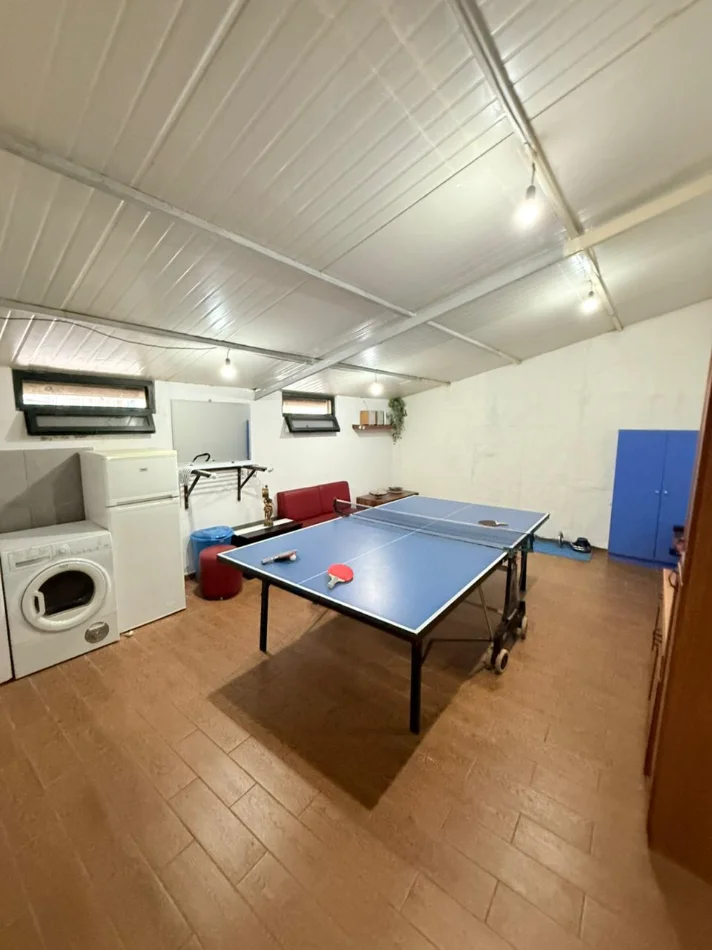 Tirane, jepet me qera shtepi 1 Katshe Kati 1, 360 m² 2.000 € 