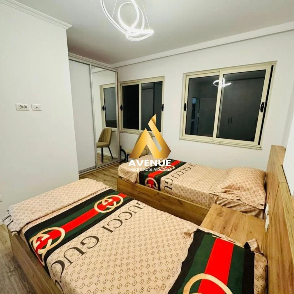 Tirane, jepet me qera apartament 1+1 Kati 5, 510 € (Kompleksi Grand Yzberisht)