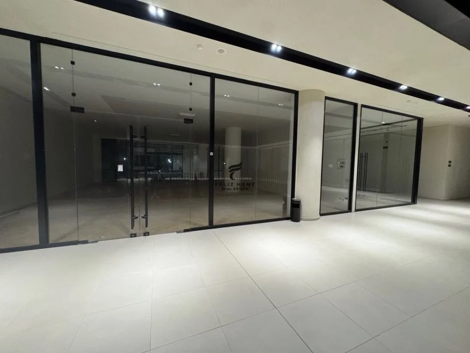 Tirane, jepet me qera ambjent biznesi Kati 1, 340 m² 5.000 € (MINE PEZA)