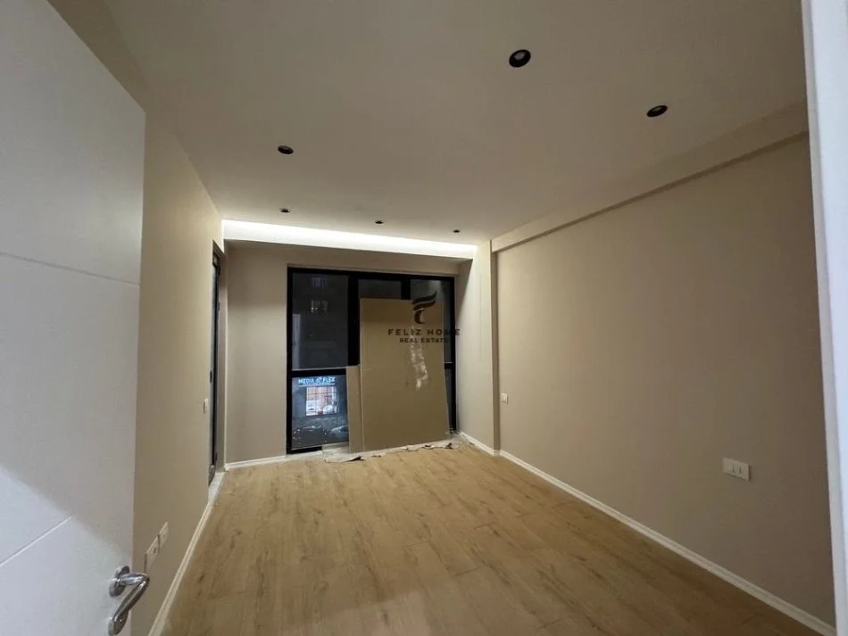 Tirane, jepet me qera zyre Kati 2, 80 m² 450 € (ASTIR)