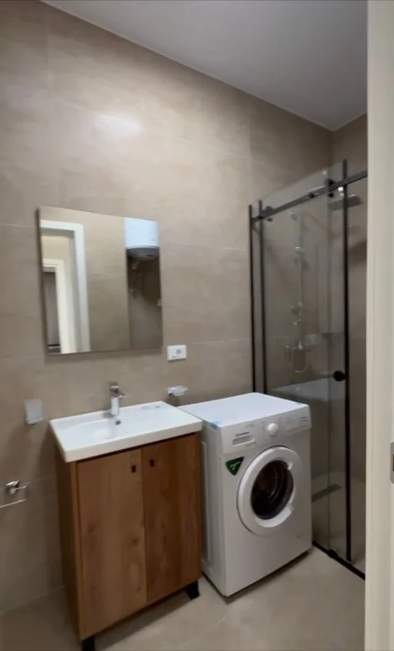 Tirane, jepet me qera 1+1+Ballkon Kati 2, 700 €