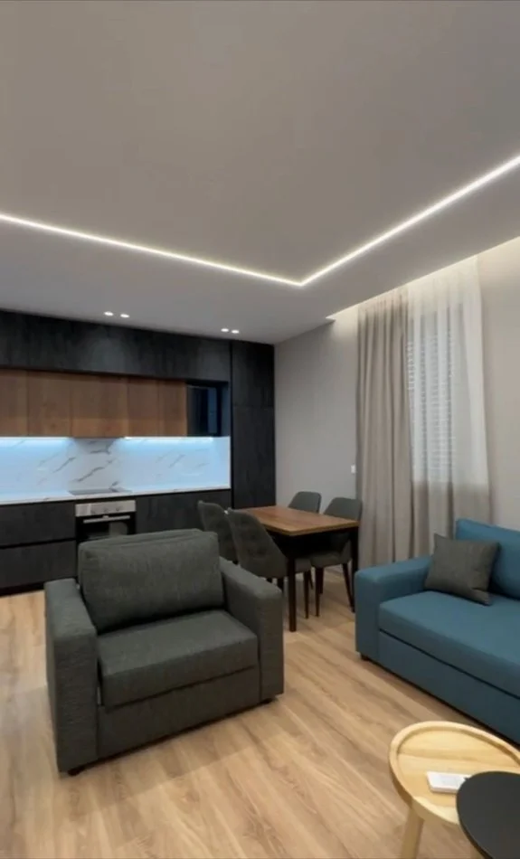 Tirane, jepet me qera 1+1+Ballkon Kati 2, 700 €