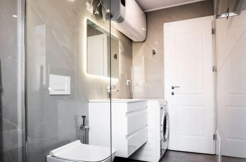 Tirane, jepet me qera apartament 1+1 Kati 4, 60 m² 650 € (Qender)