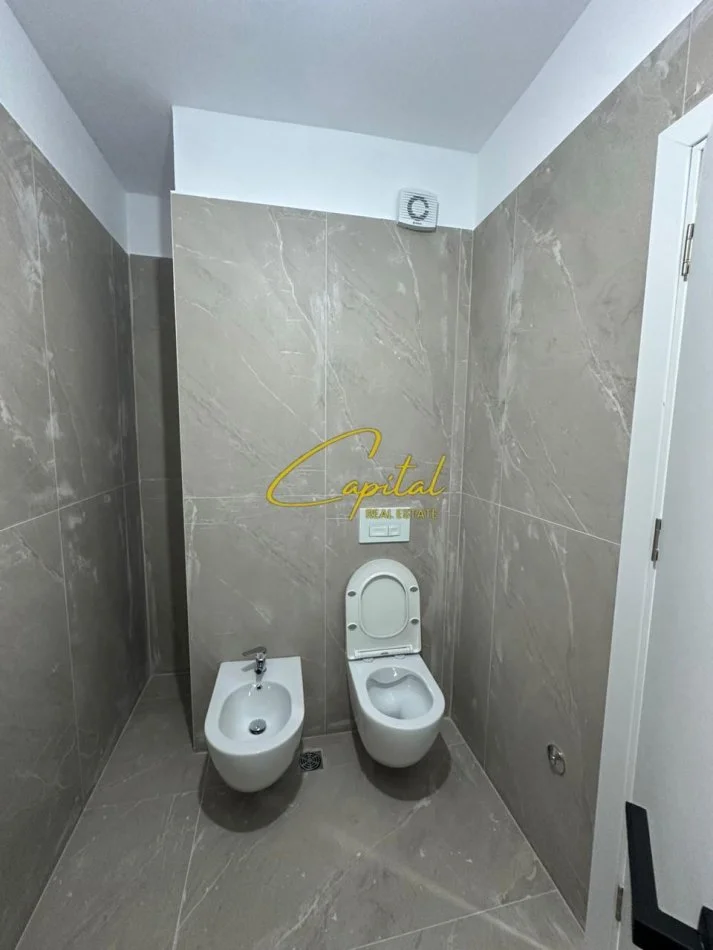 Tirane, jepet me qera zyre Kati 5, 100 m² 550 € (5 MAJI)