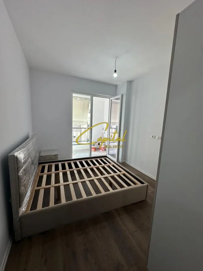 Tirane, jepet me qera zyre Kati 5, 100 m² 550 € (5 MAJI)