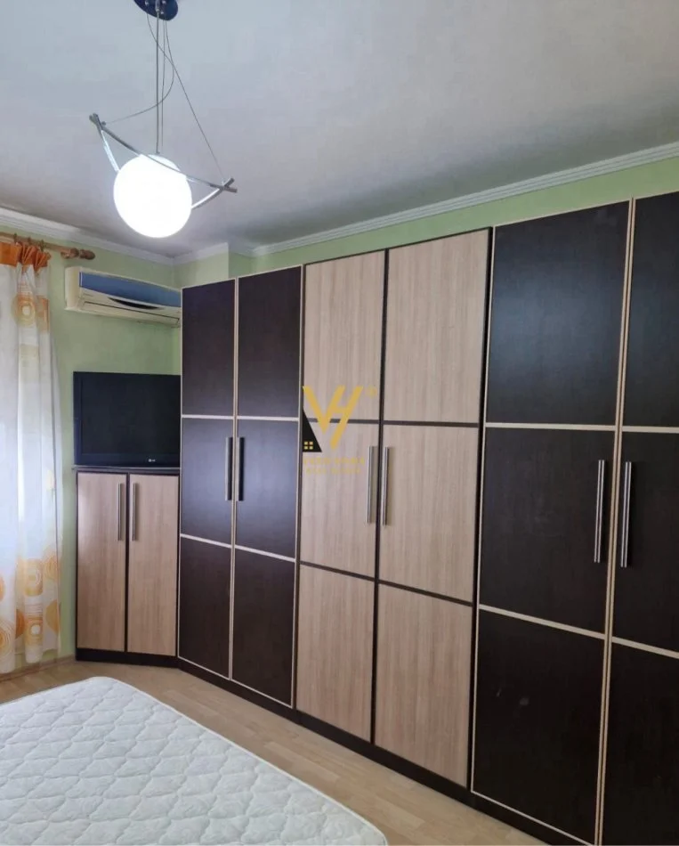 Tirane, jepet me qera apartament 2+1+Ballkon Kati 5, 106 m² 770 € (STADIUMI DINAMO)