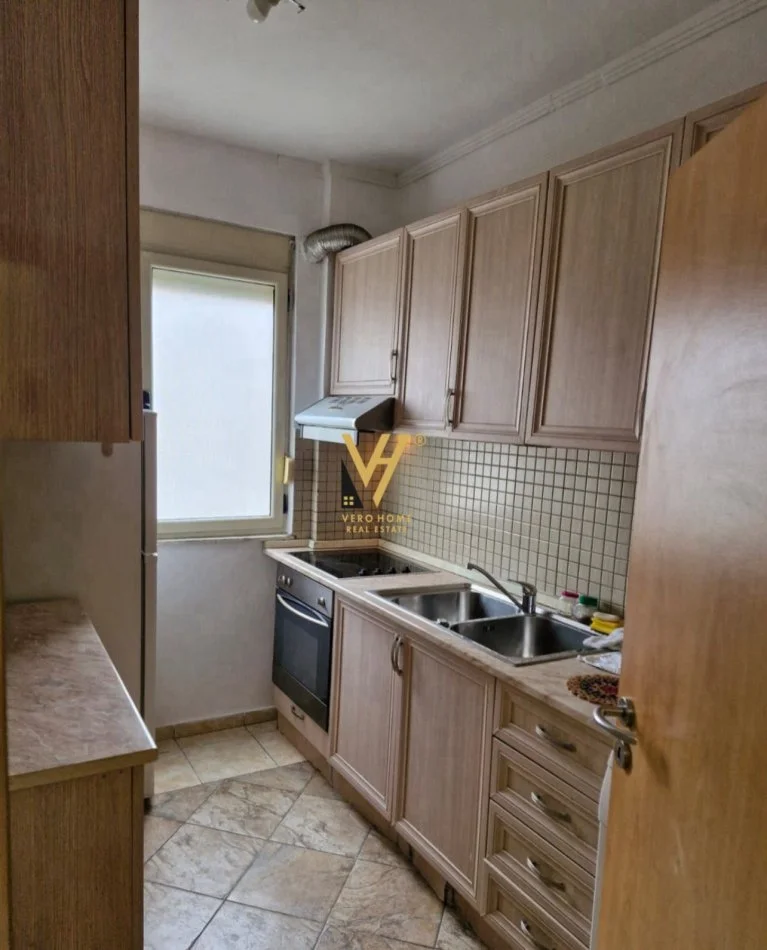 Tirane, jepet me qera apartament 2+1+Ballkon Kati 5, 106 m² 770 € (STADIUMI DINAMO)