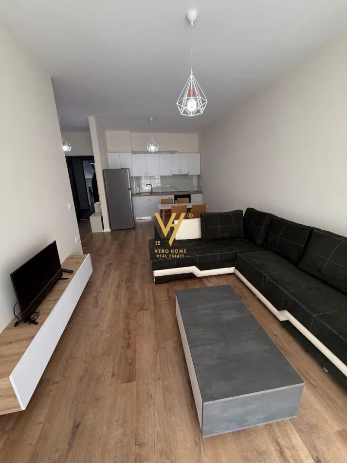 Tirane, jepet me qera apartament 1+1+Ballkon Kati 4, 70 m² 520 € (5 MAJI)