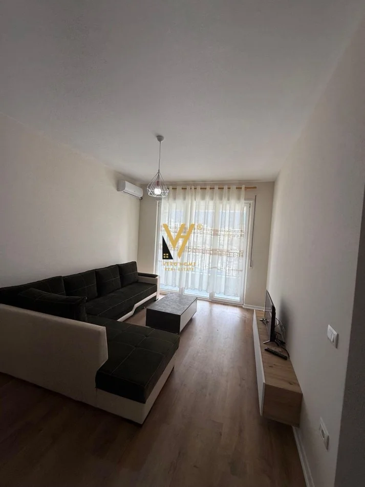 Tirane, jepet me qera apartament 1+1+Ballkon Kati 4, 70 m² 520 € (5 MAJI)