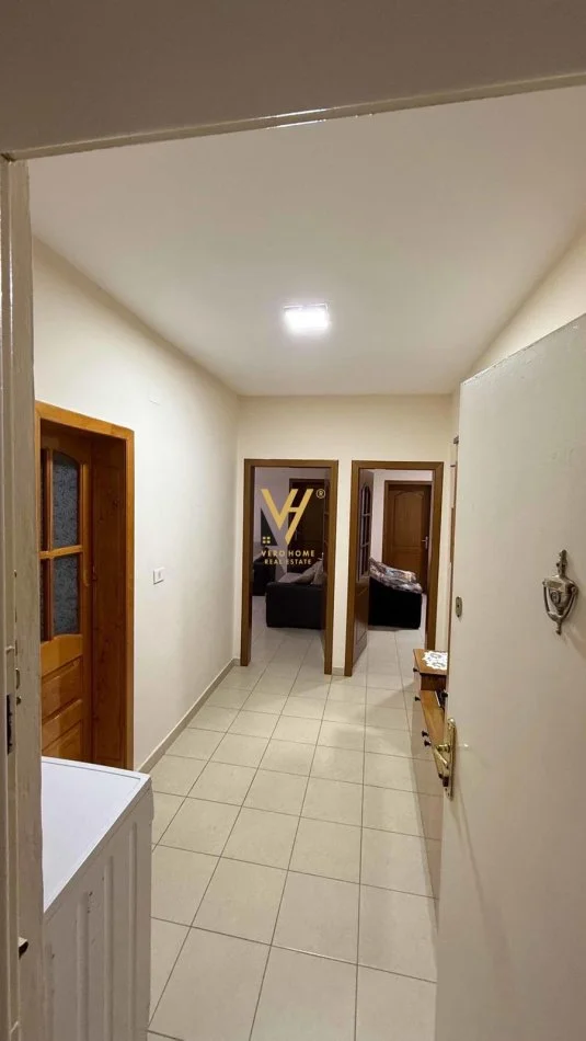 Tirane, jepet me qera apartament 3+1+Ballkon Kati 4, 100 m² 820 € (XHAMIA E TABAKEVE)