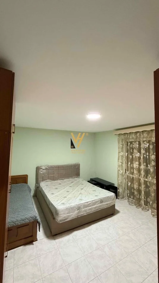 Tirane, jepet me qera apartament 3+1+Ballkon Kati 4, 100 m² 820 € (XHAMIA E TABAKEVE)