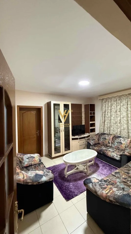 Tirane, jepet me qera apartament 3+1+Ballkon Kati 4, 100 m² 820 € (XHAMIA E TABAKEVE)