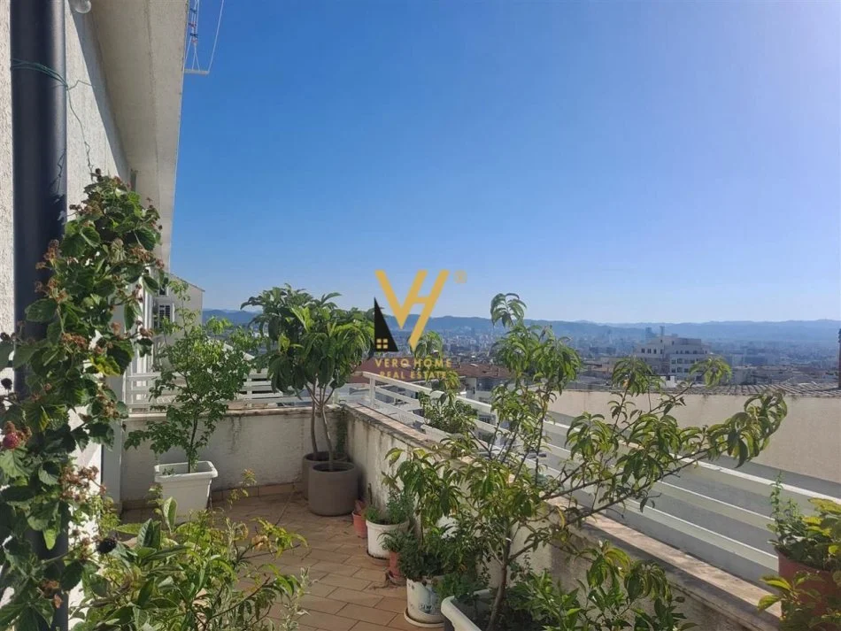 Tirane, jepet me qera zyre Kati 5, 400 m² 2.500 € (LINZE)