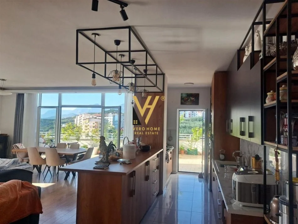 Tirane, jepet me qera zyre Kati 5, 400 m² 2.500 € (LINZE)