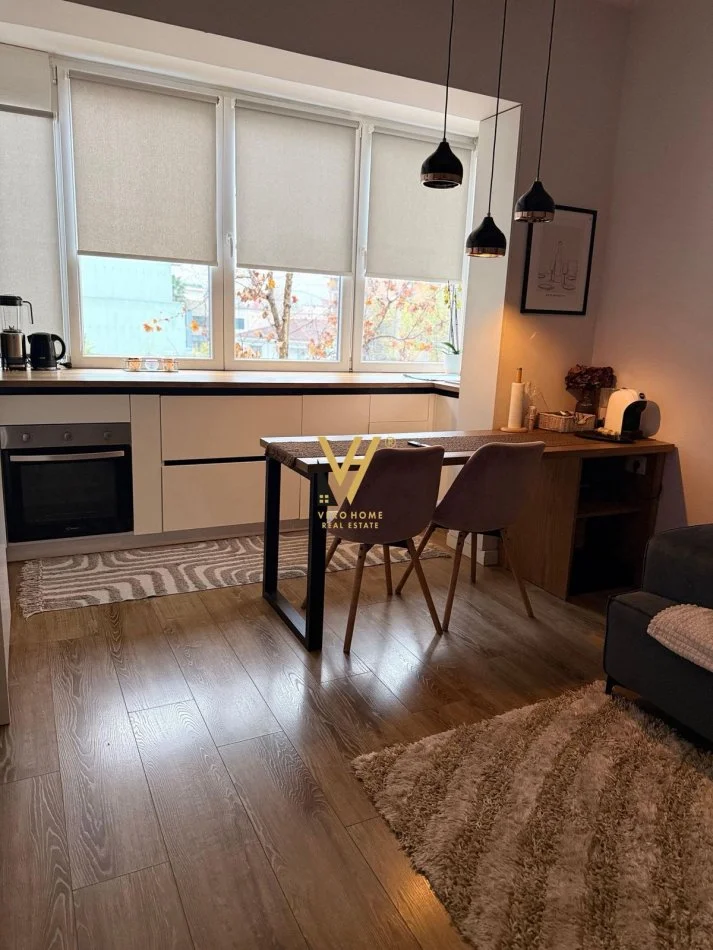 Tirane, jepet me qera apartament 2+1+Ballkon Kati 2, 75 m² 1.500 € (QENDER)