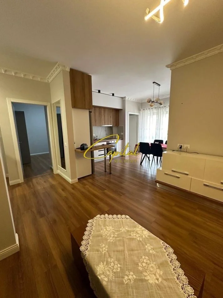 Tirane, jepet me qera apartament 2+1 Kati 1, 79 m² 650 € (RRUGA E DIBRES)