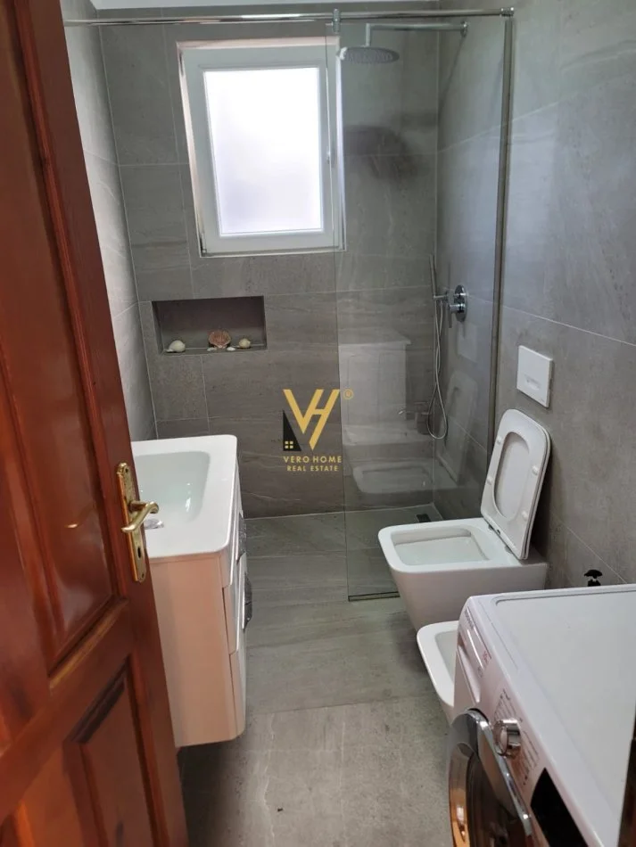 Tirane, jepet me qera apartament 2+1+Ballkon Kati 0, 145 m² 820 € (SAUK)
