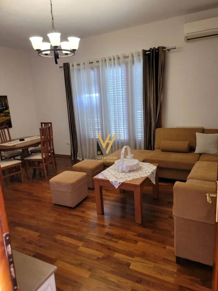 Tirane, jepet me qera apartament 2+1+Ballkon Kati 0, 145 m² 820 € (SAUK)