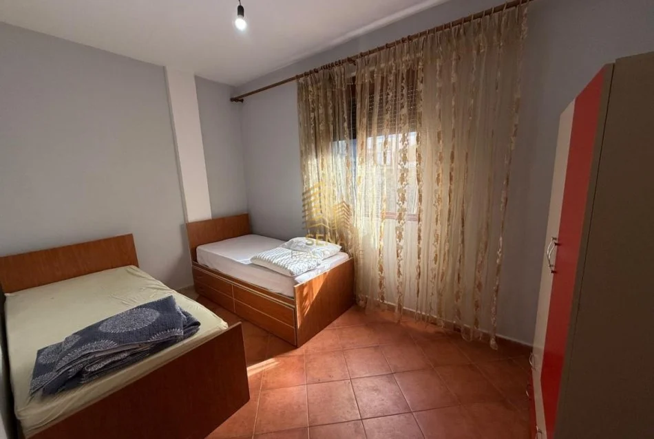 Tirane, jepet me qera apartament 2+1+Ballkon Kati 2, 90 m² 500 € (Rruga e Dibres, pas Amerikan 2)