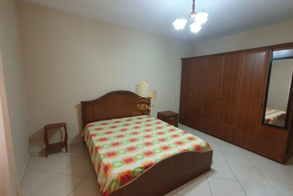 Tirane, jepet me qera apartament 2+1+Ballkon Kati 5, 94 m² 500 € (Oxhaku)