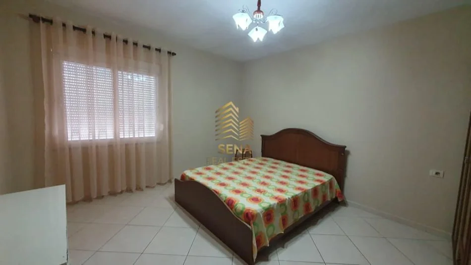 Tirane, jepet me qera apartament 2+1+Ballkon Kati 5, 94 m² 500 € (Oxhaku)