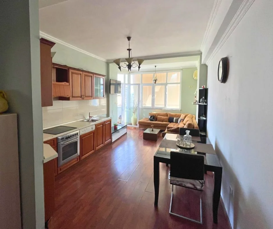 Tirane, jepet me qera apartament 2+1+Aneks+Ballkon Kati 8, 110 m² 