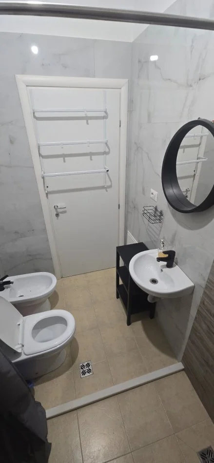 Tirane, jepet me qera apartament 1+1+Ballkon Kati 0, 50 m² 300 € (NIKOLLE MEKJASHI)