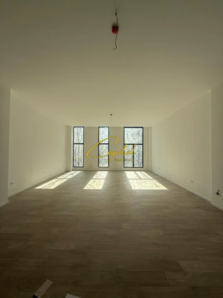 Tirane, jepet me qera ambjent biznesi Kati 2, 80 m² 1.600 € (RRUGA E KAVAJES)