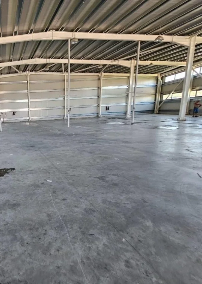 Tirane, jepet me qera magazine , 1.050 m² 650 € (AUTOSTRADA KASHAR-THUMAN)