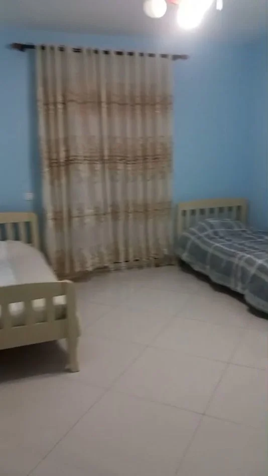 Tirane, jepet me qera apartament 2+1 Kati 4, 120 m² 450 € (yzberisht)