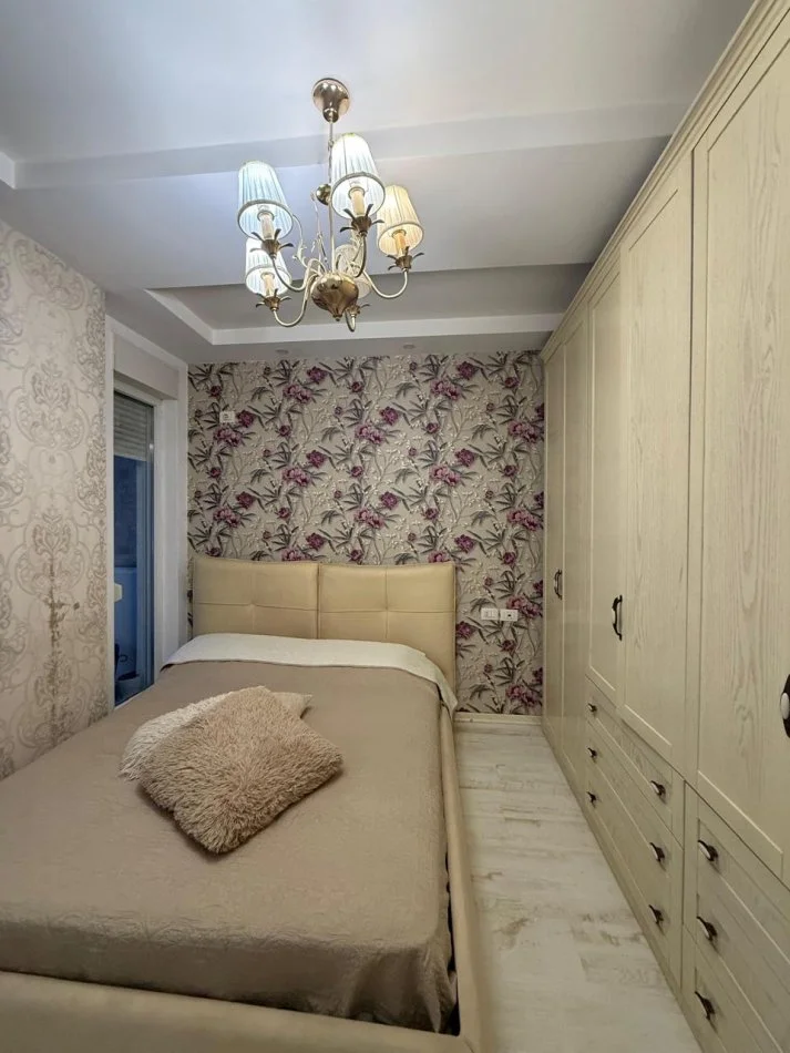 Tirane, jepet me qera apartament 2+1+Ballkon Kati 3, 80 m² 620 € (21 DHJETORI, KOMPLEKSI MAGNET)