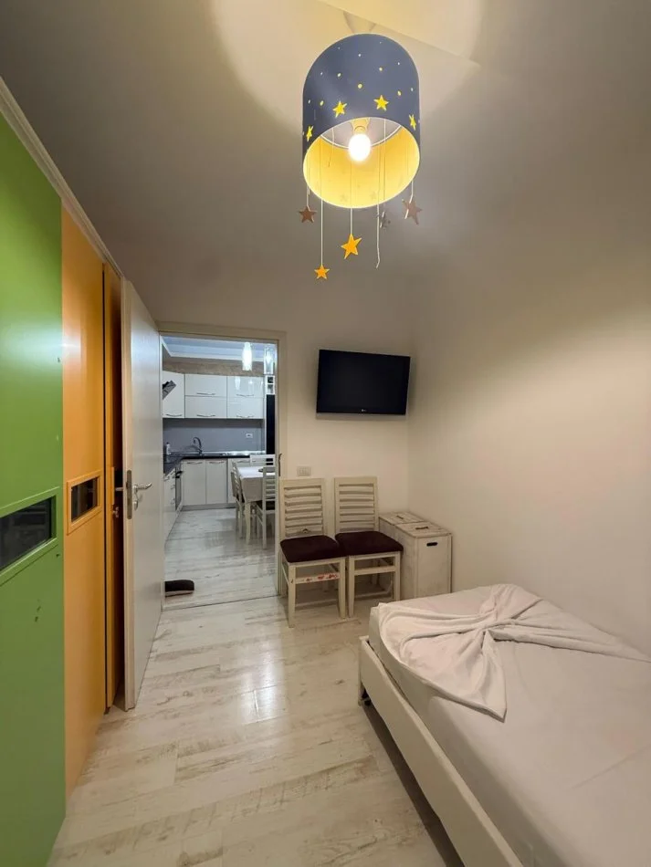 Tirane, jepet me qera apartament 2+1+Ballkon Kati 3, 80 m² 620 € (21 DHJETORI, KOMPLEKSI MAGNET)