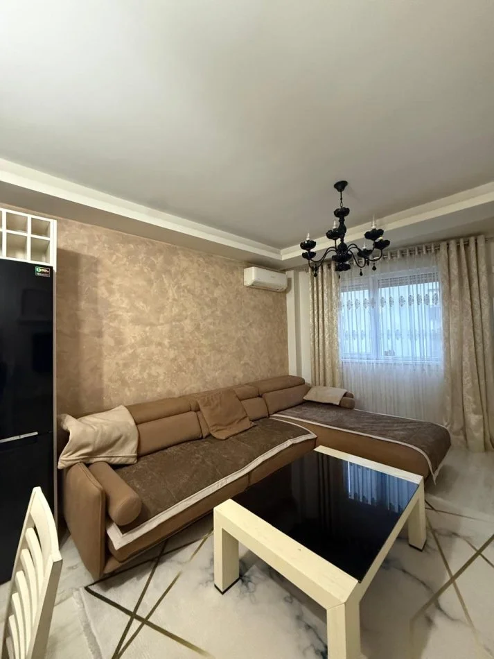 Tirane, jepet me qera apartament 2+1+Ballkon Kati 3, 80 m² 620 € (21 DHJETORI, KOMPLEKSI MAGNET)